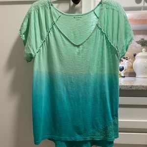 New Directions Ombre top high/low short sleeve